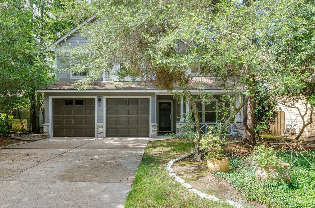 19 Gaslight Pl, Spring TX  77382-1400 exterior