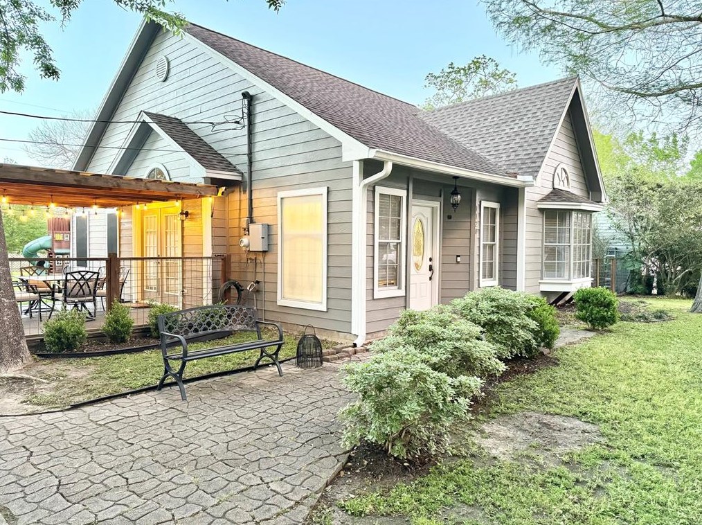 1120 2nd St, League City, TX 77573