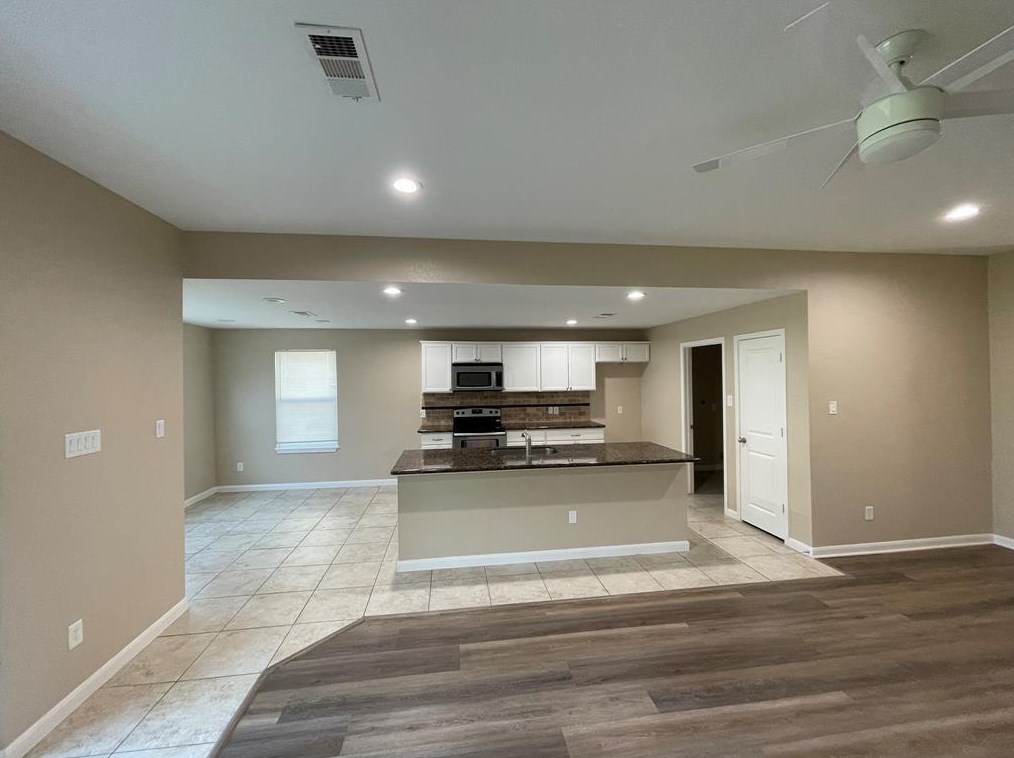 604 W Willis St, Alvin, TX 77511