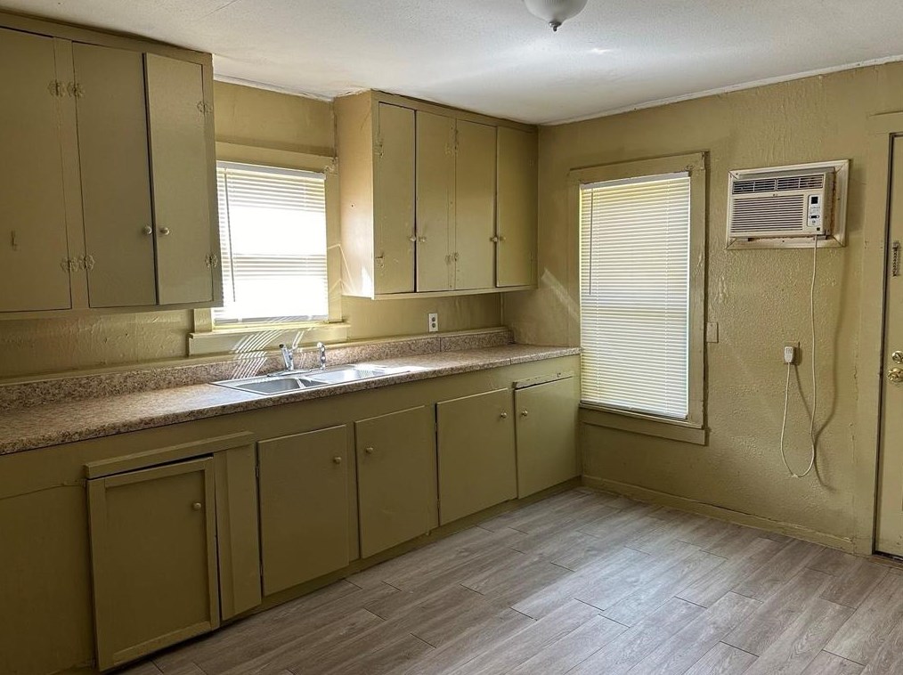 3317 Rogers St, Houston, TX 77022-5207