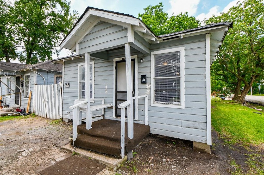 2721 Gregg St, Houston TX  77026-6131 exterior