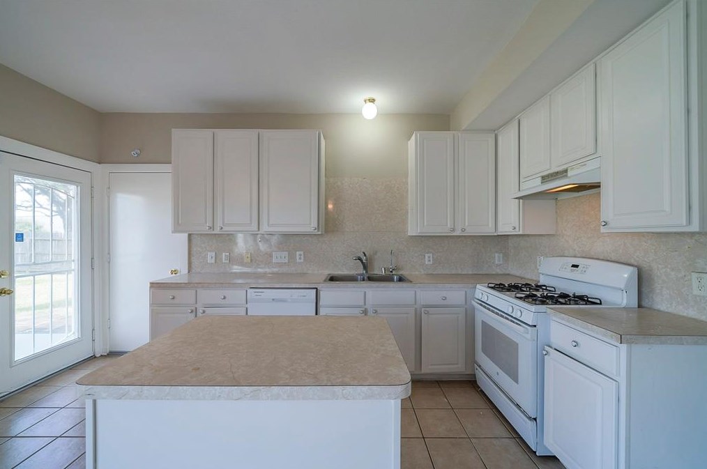 723 Remington Heights Dr, Houston TX  77073-4409 exterior