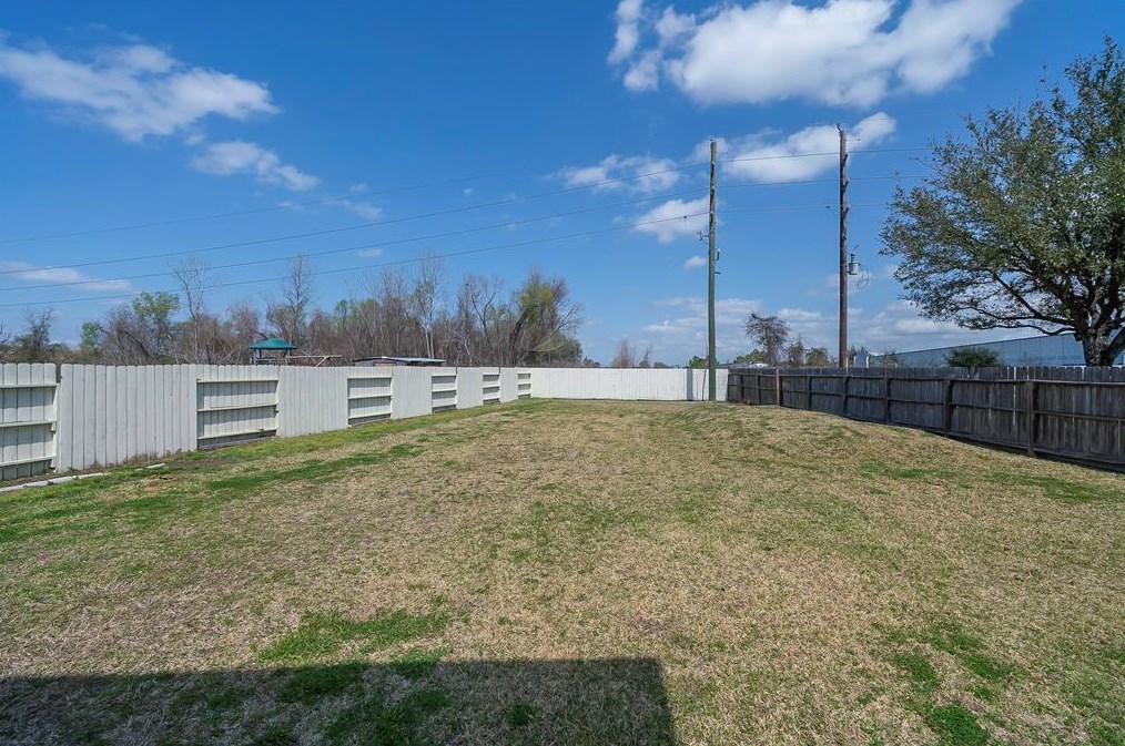 723 Remington Hts Dr, Houston TX  77073-4409 exterior