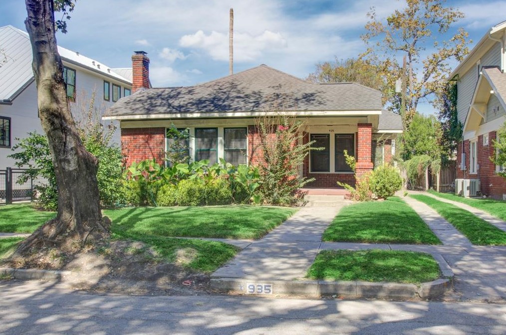 935 Redan St, Houston, TX 77009-6039
