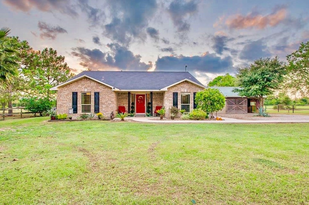 6710 S Mallard Dr, Fulshear, TX 77441