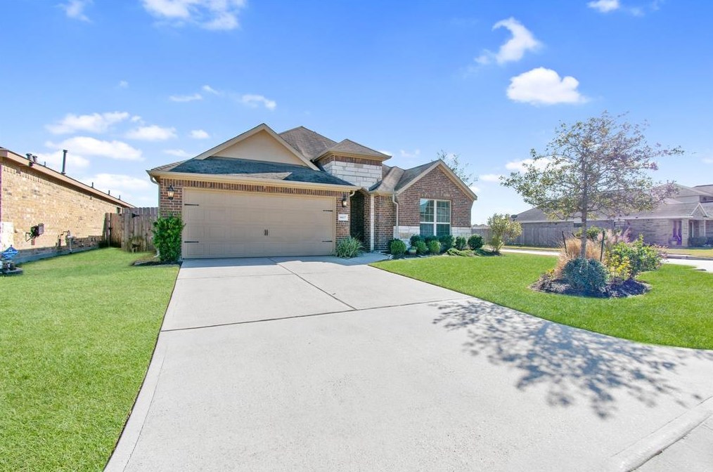 10027 Black Birch Ln, Tomball, TX 77375