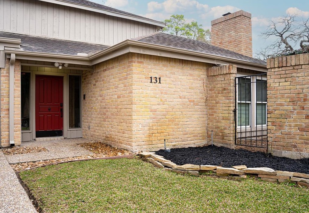 131 Old Bridge Lk, Houston, TX 77069