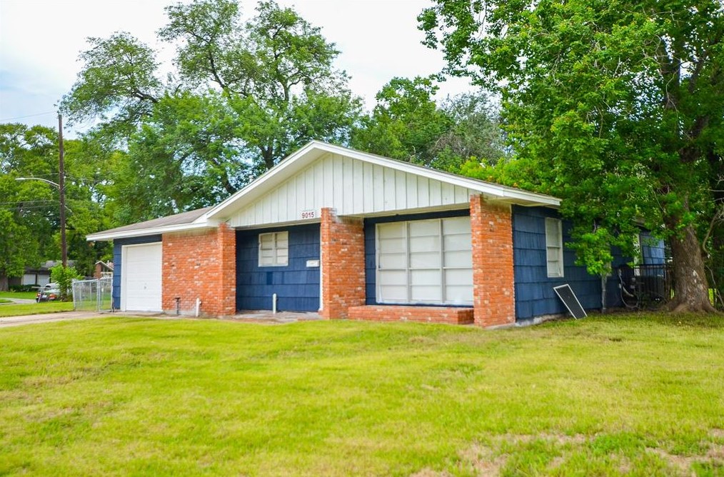 9015 Vinearbor St, Houston, TX 77033