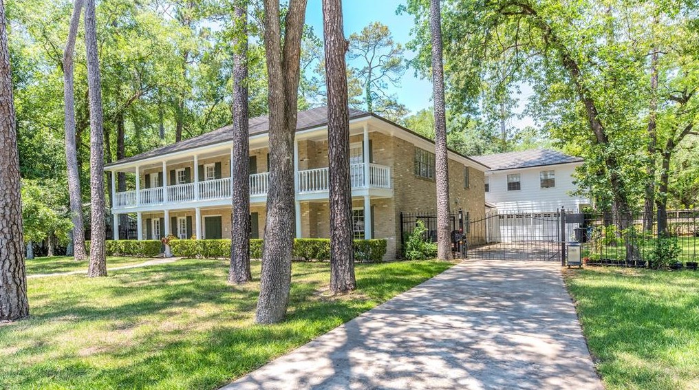 2 Concord Cir, Houston, TX 77024-6309