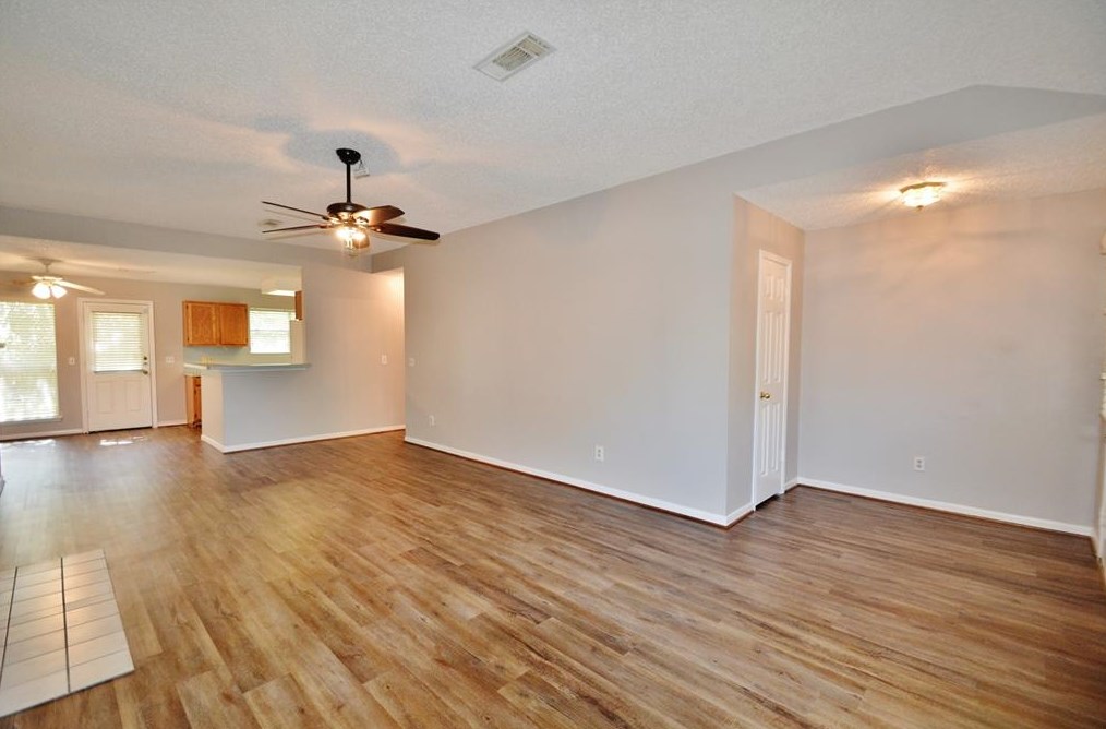 1631 Clear Valley Dr, Houston TX  77014-2693 exterior