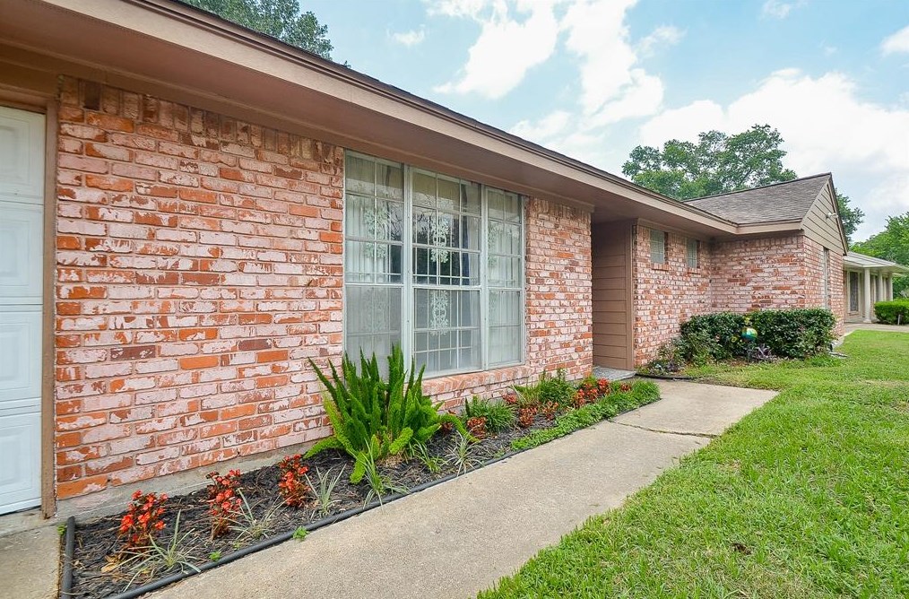 4326 Dalmatian Dr, Houston, TX 77045-6248