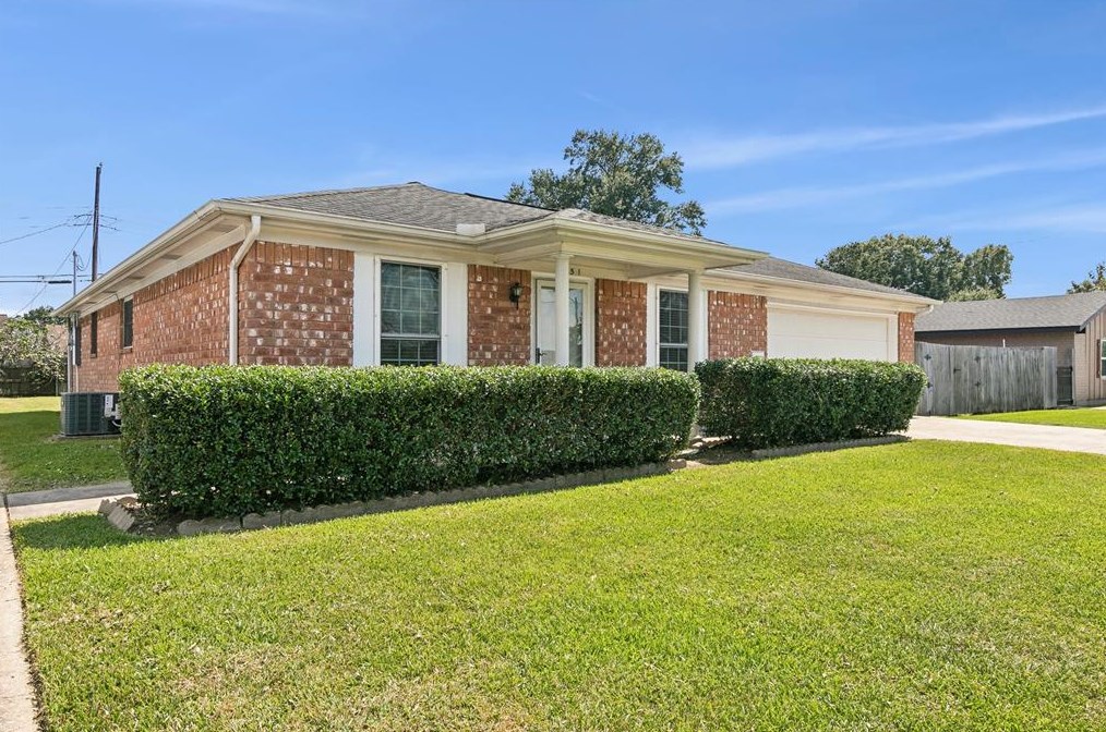 3151 Merriman St, Port Neches, TX 77651