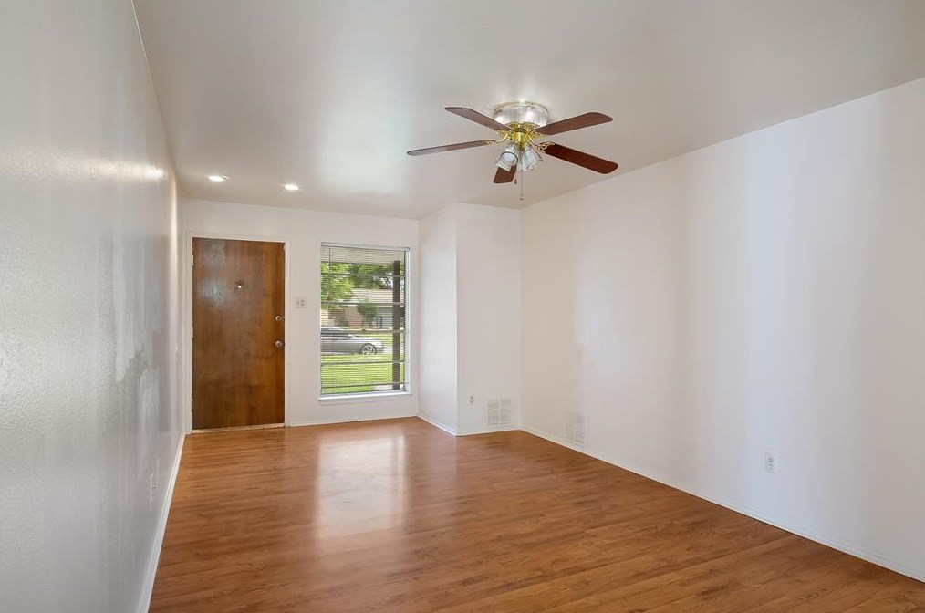 10002 Old Orchard Rd, Morgans Point, TX 77571