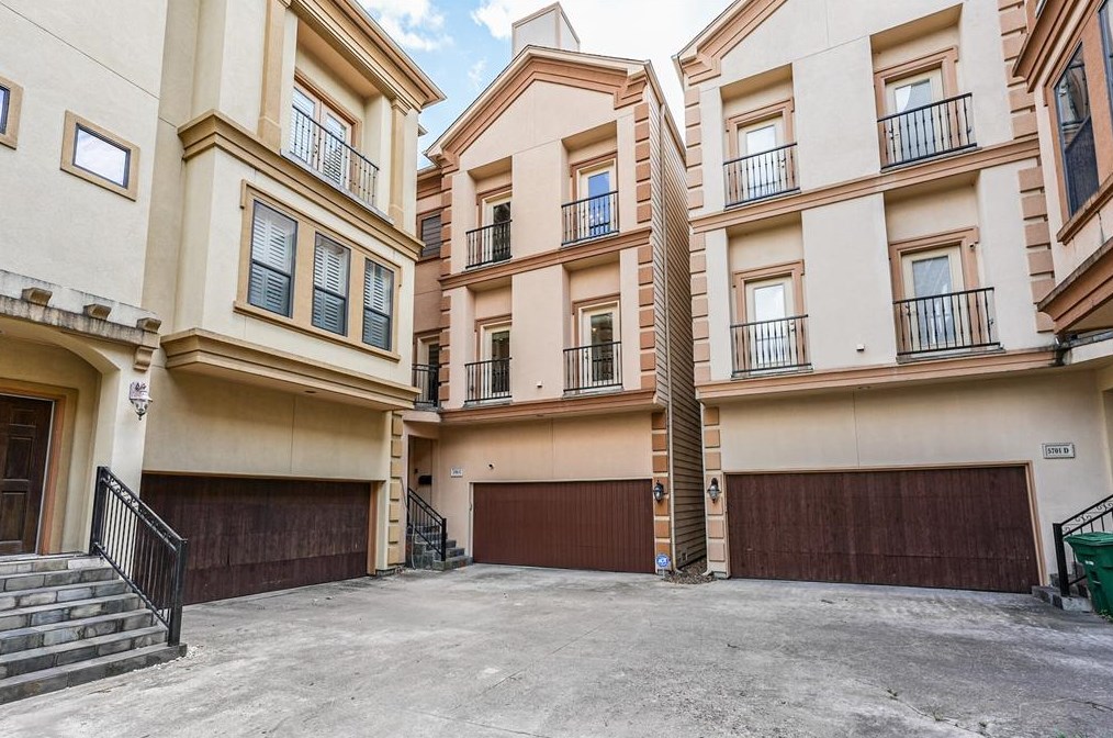 5701 Kiam St, Houston, TX 77007-1141