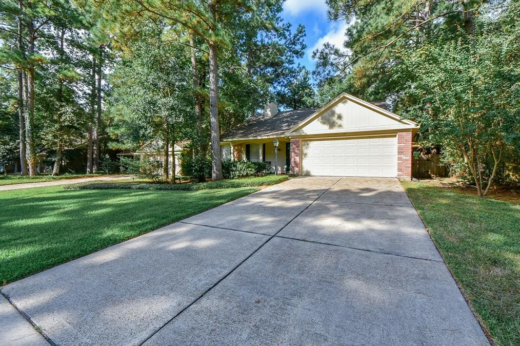 38 Rockridge Dr, Spring TX  77381-4336 exterior