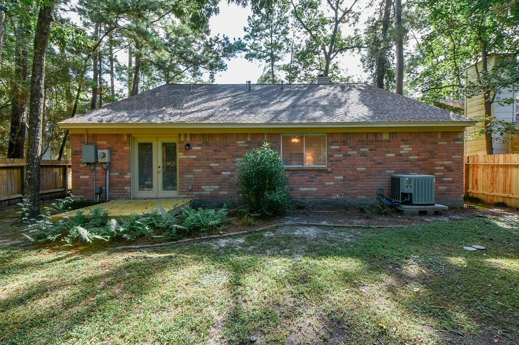 38 Rockridge Dr, Spring TX  77381-4336 exterior