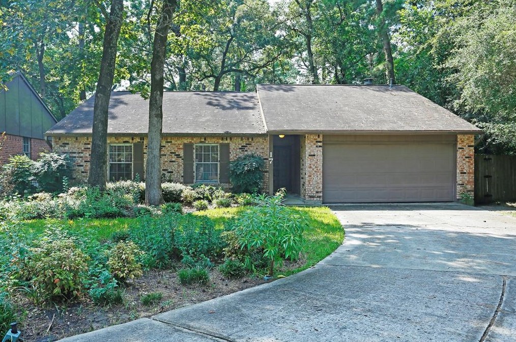17 Still Glen Ct, Spring, TX 77381