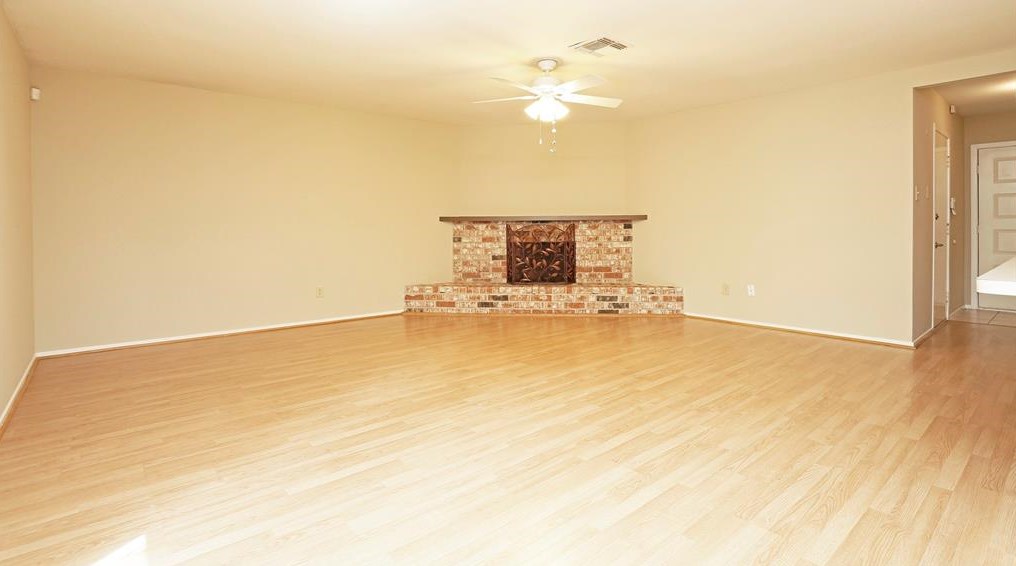 17 Still Glen Ct, Spring TX  77381-3437 exterior