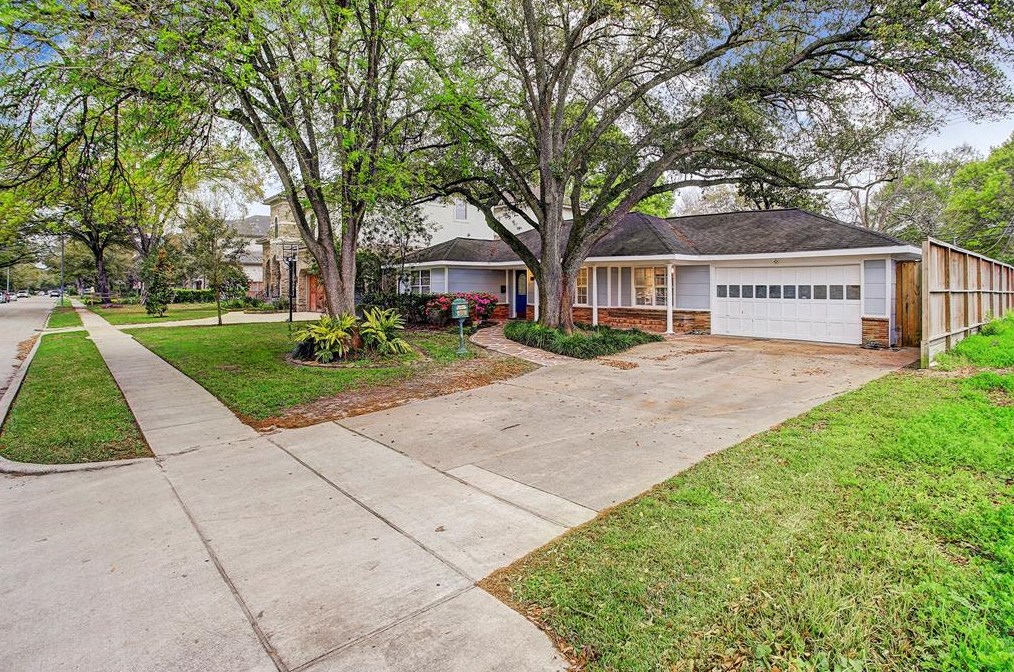 5007 Holt St, Bellaire, TX 77401
