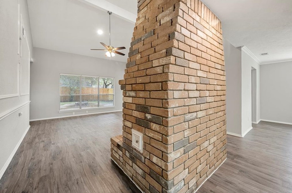 16302 Leamington Ln, Houston, TX 77095-3913