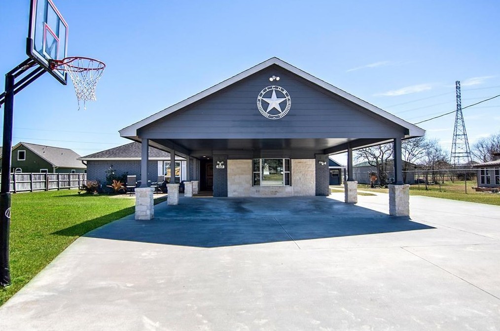 503 County Road 296, Alvin, TX 77511