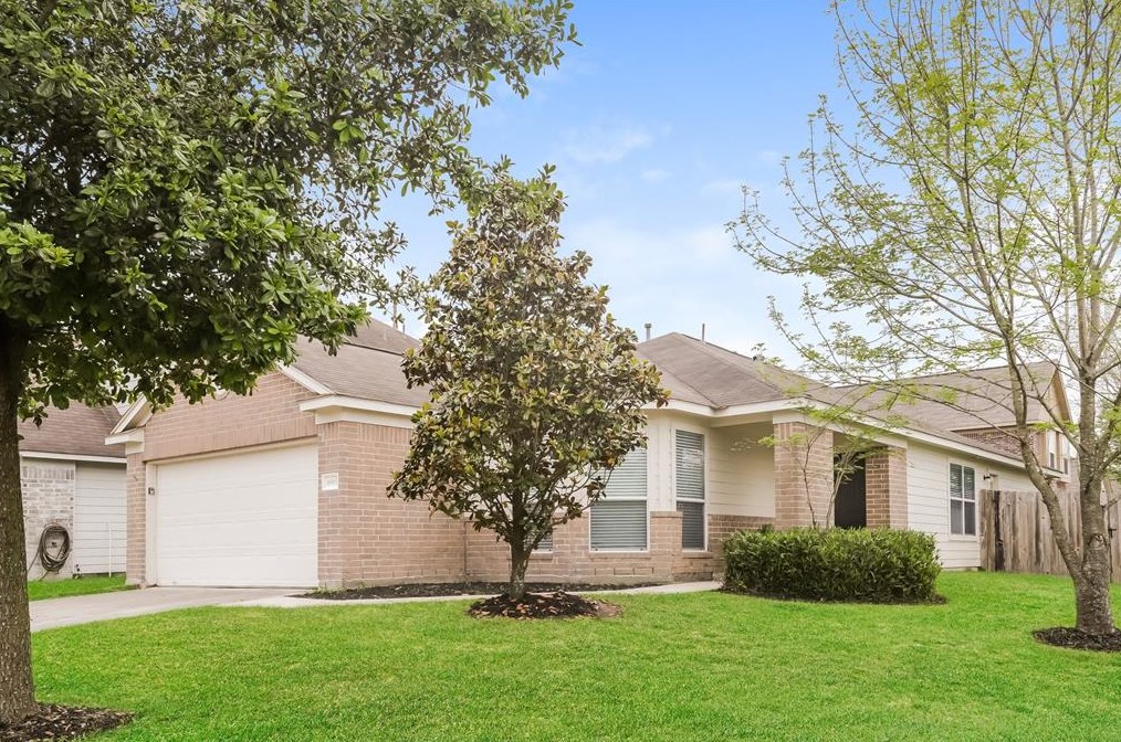 16985 Valiant Oak St, Conroe, TX 77385