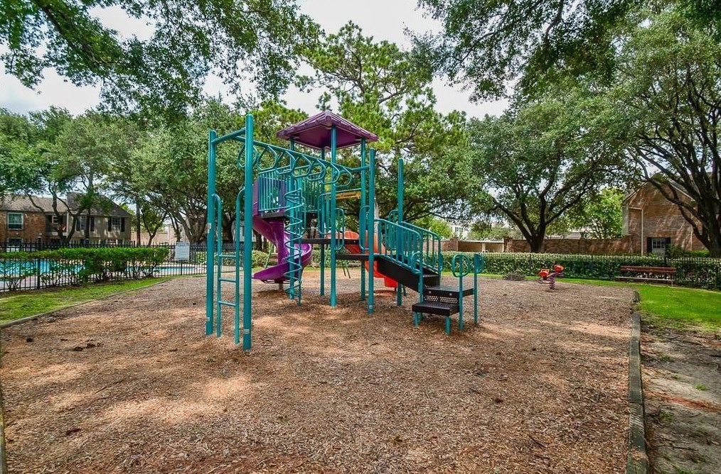 13170 Trail Hollow Dr, Houston TX 77079-3745 exterior