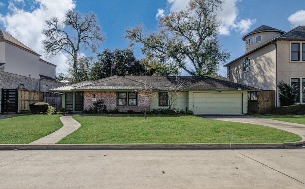 5311 Pocahontas St, Bellaire, TX 77401