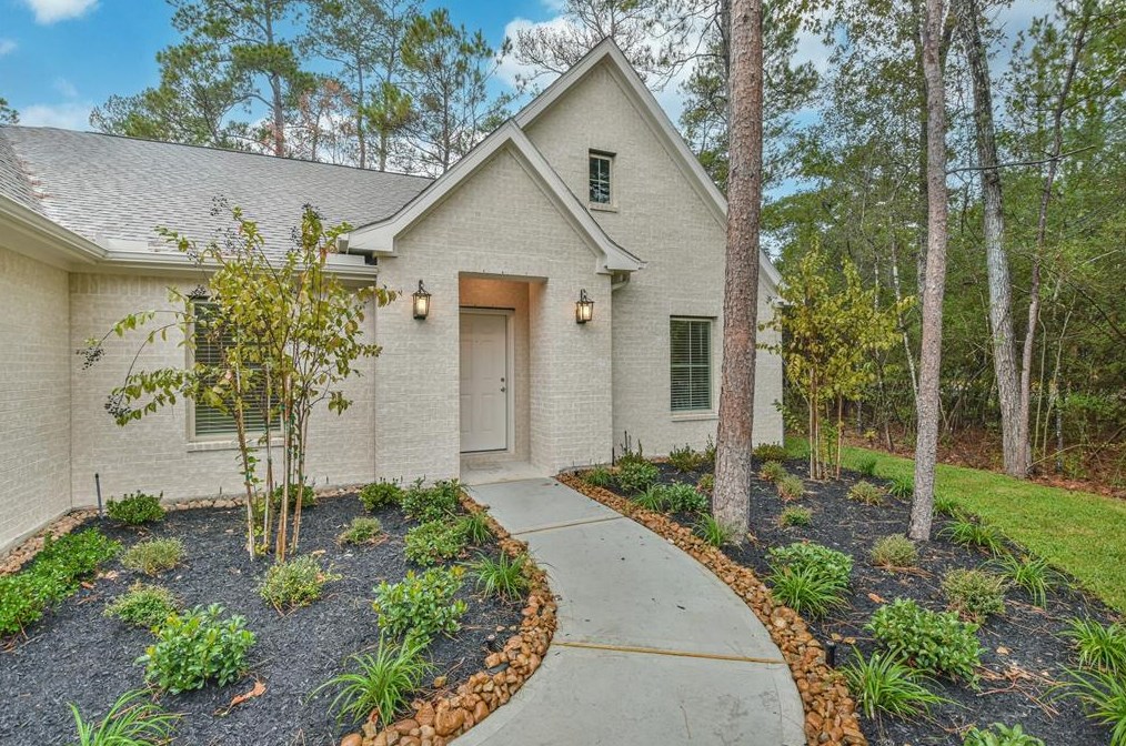 2 Trillium Cir, Spring TX  77381-6000 exterior