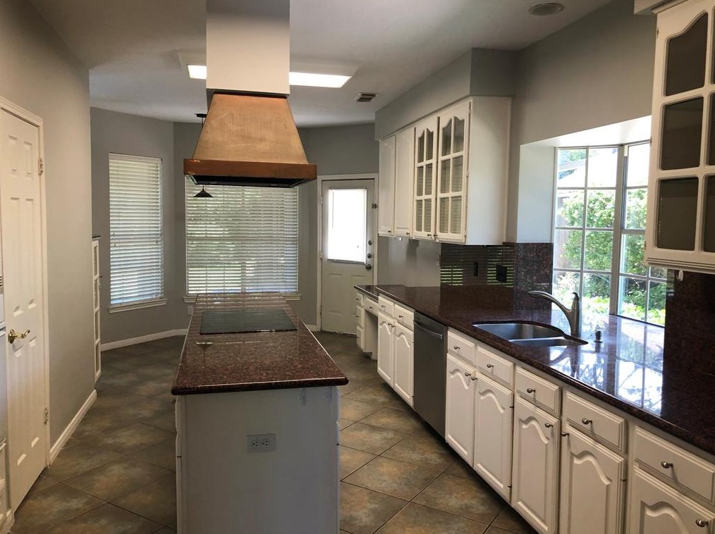 2106 Avenida La Quinta St, Houston TX  77077-5635 exterior