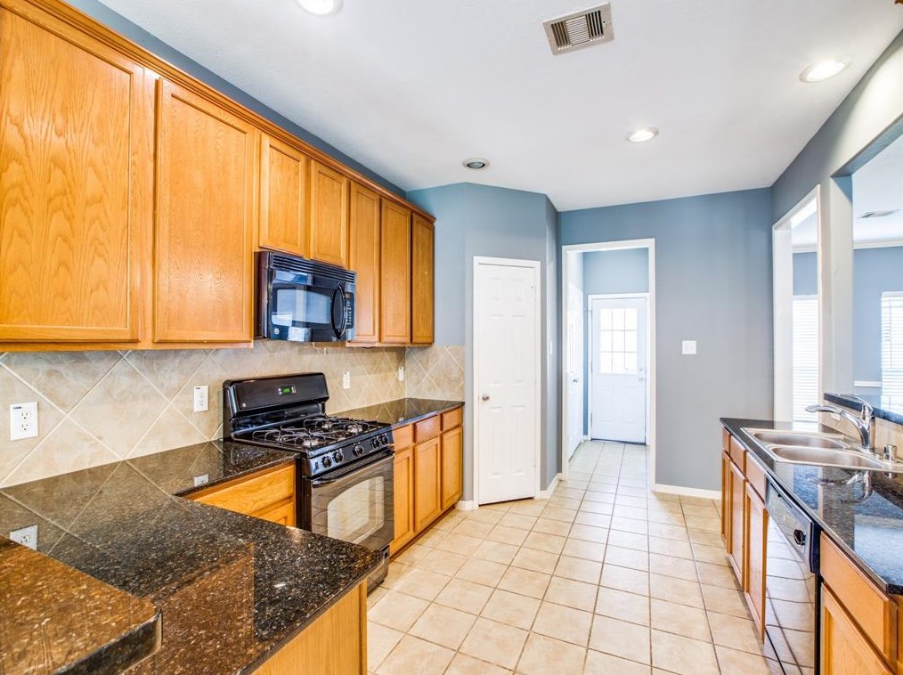 614 Merrimac Rdg Ln, Spring TX 77373-7933 exterior