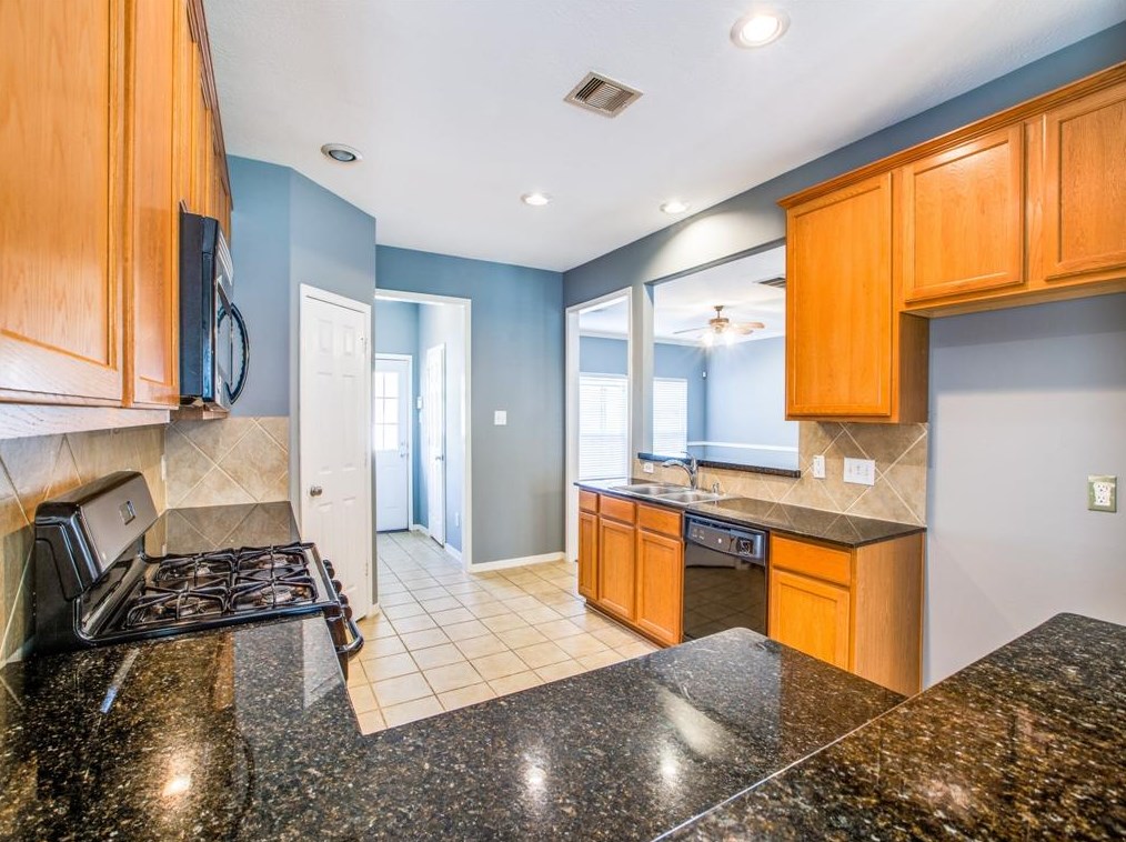 614 Merrimac Rdg Ln, Spring TX 77373-7933 exterior