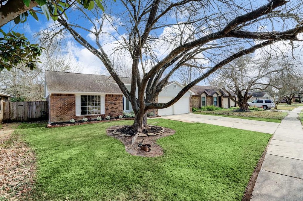 112 Meadow Bend St, League City, TX 77573