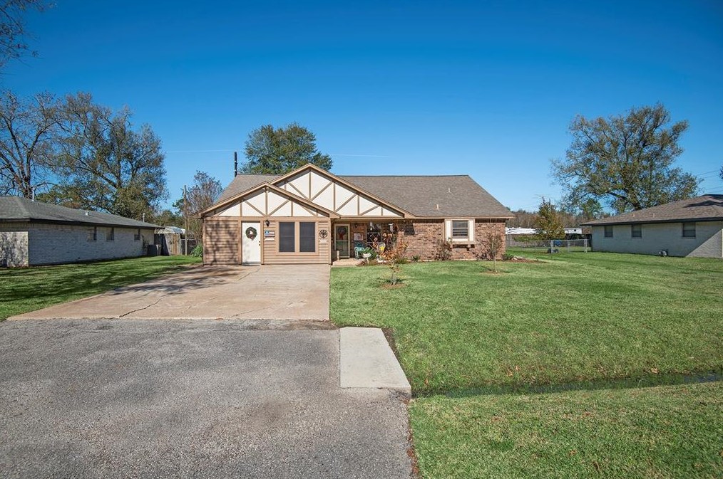 206 Staples Dr, Baytown, TX 77523-9511