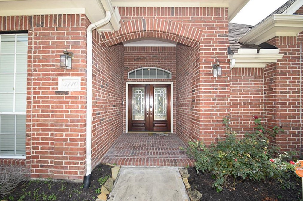 5710 Santa Fe Springs Dr, Houston, TX 77041