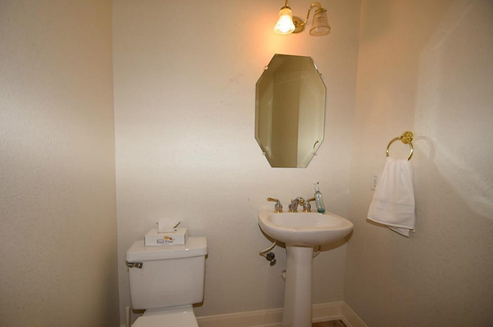 5710 Santa Fe Springs Dr, Houston TX  77041-5755 exterior