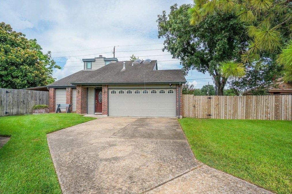 2001 Highland Hills Dr, Sugar Land TX  77478-4362 exterior