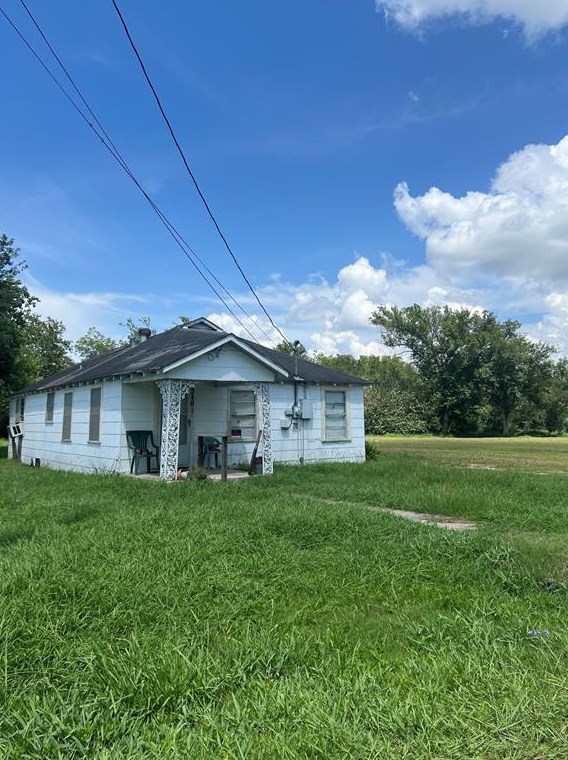 510 Carver St, Edna, TX 77957