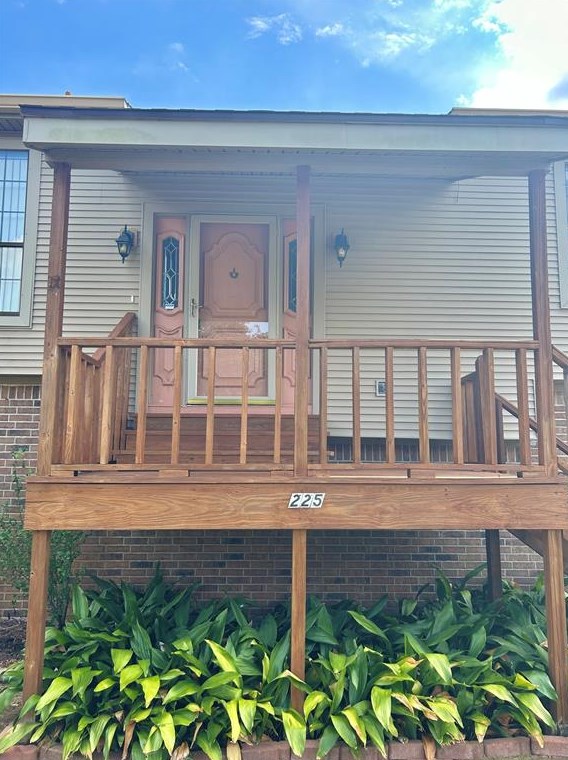 225 County Rd 744, Angleton, TX 77515
