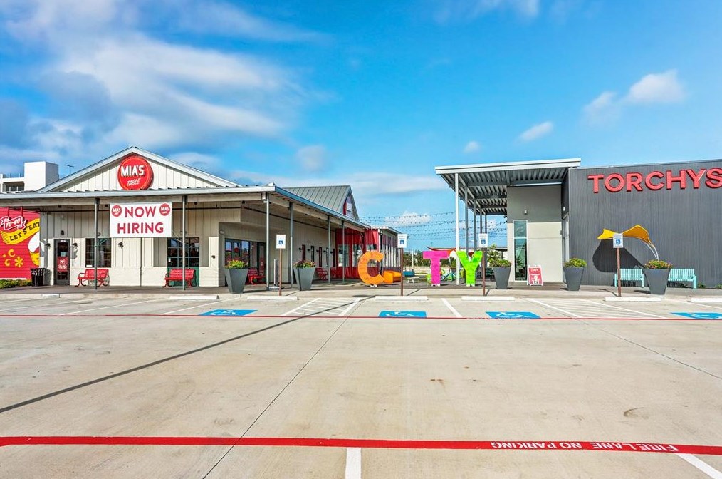 8441 Winningham Ln, Houston TX  77055-6634 exterior