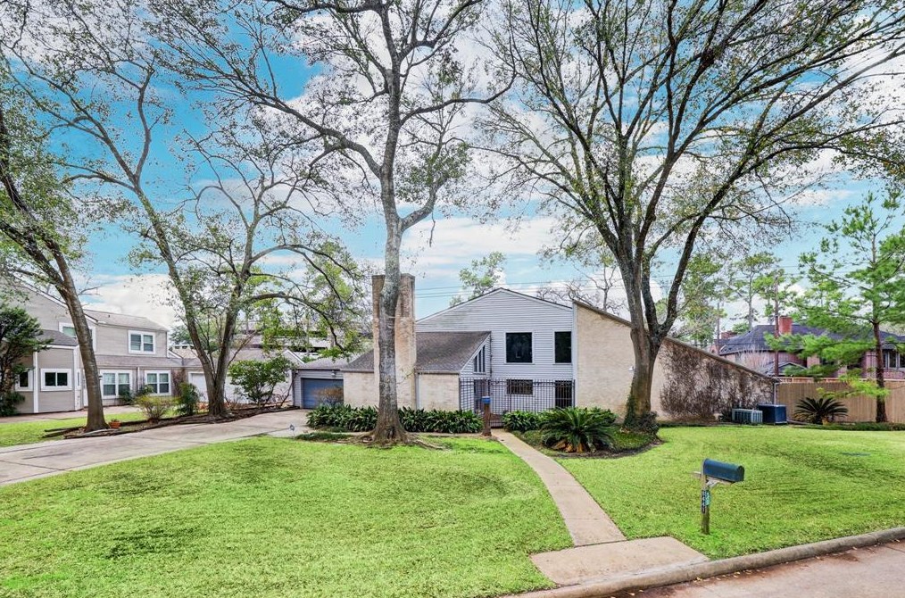 8441 Winningham Ln, Houston TX  77055-6634 exterior