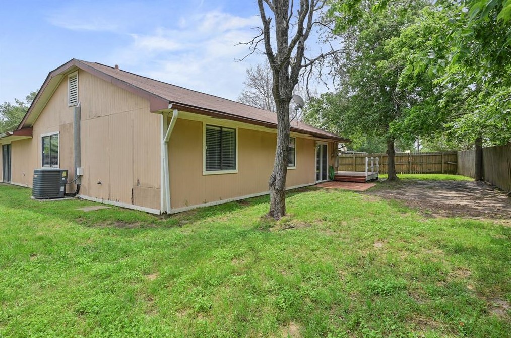 1016 Chinaberry Dr, Bryan TX  77803-5113 exterior