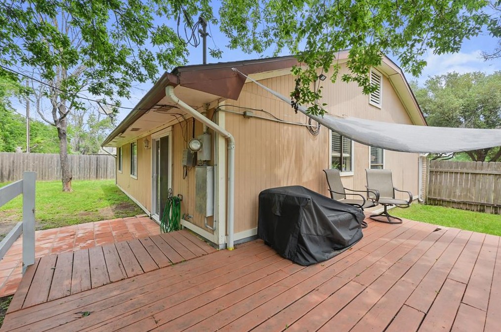 1016 Chinaberry Dr, Bryan TX  77803-5113 exterior