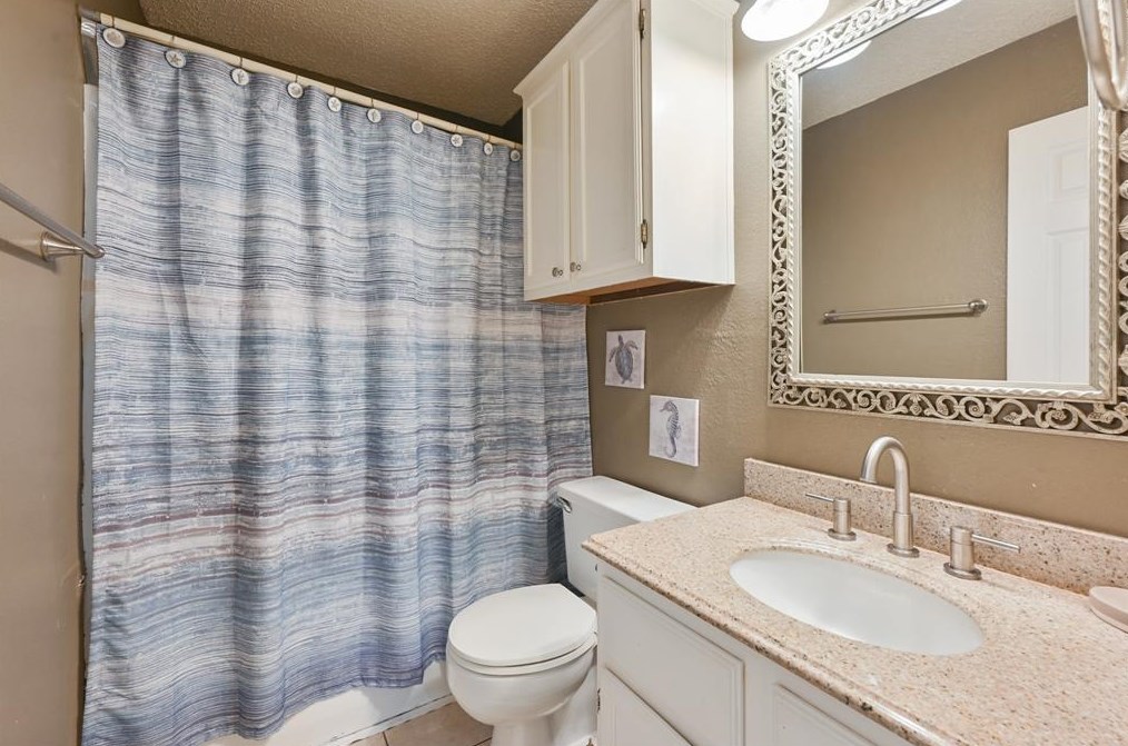 1016 Chinaberry Dr, Bryan TX  77803-5113 exterior