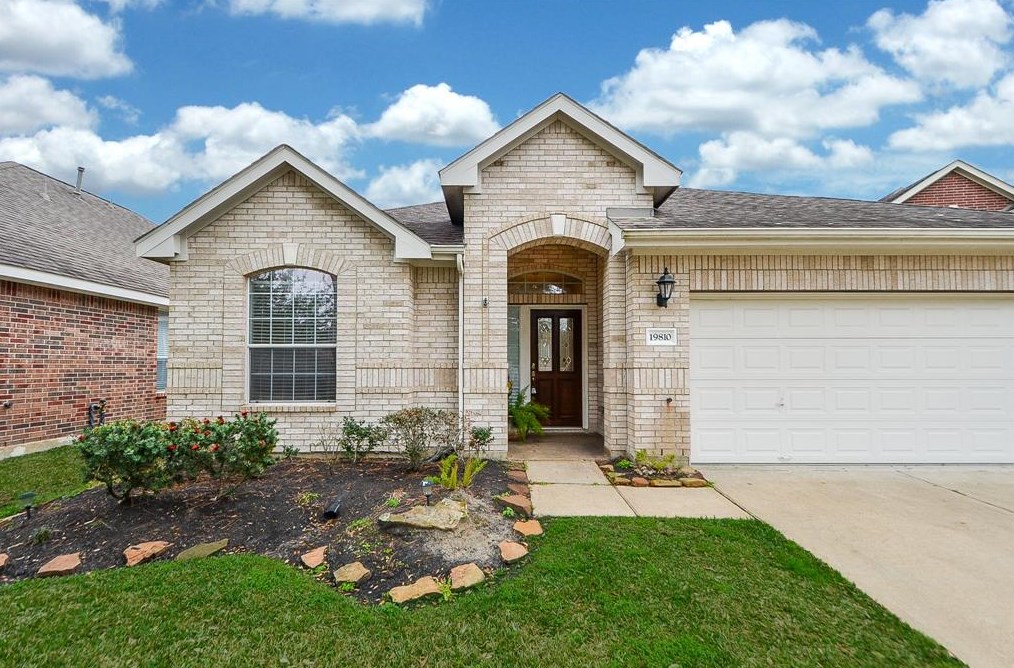 19810 Shore Meadows Ln, Richmond, TX 77407