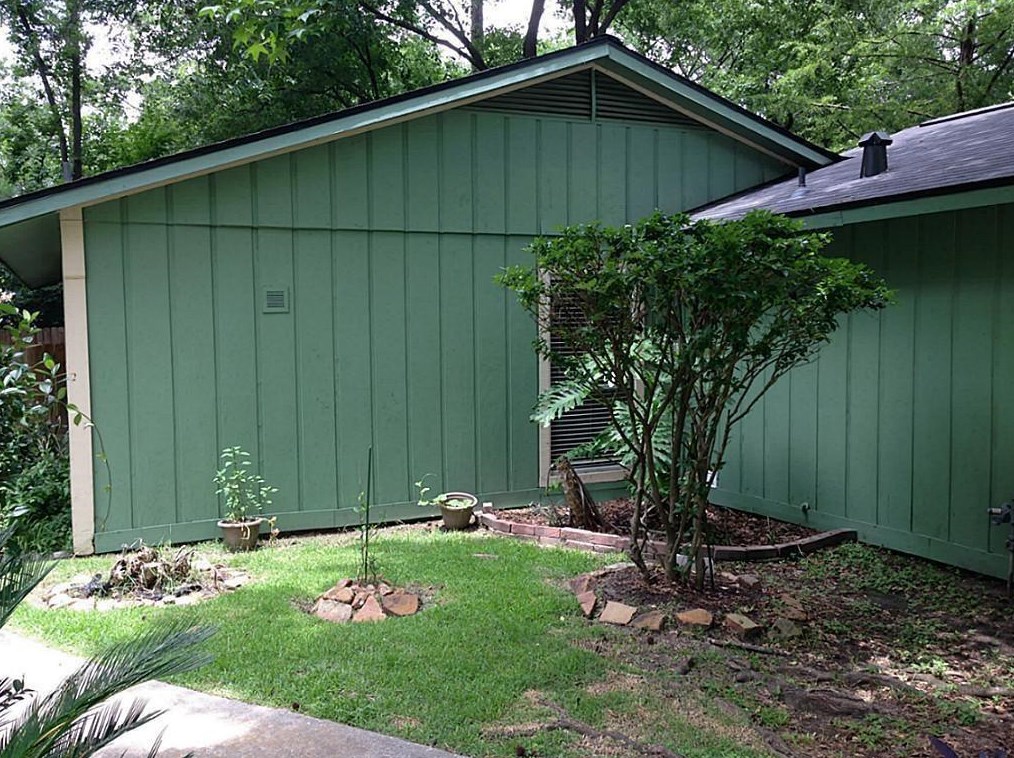 9 Raccoon Ln, Spring, TX 77380
