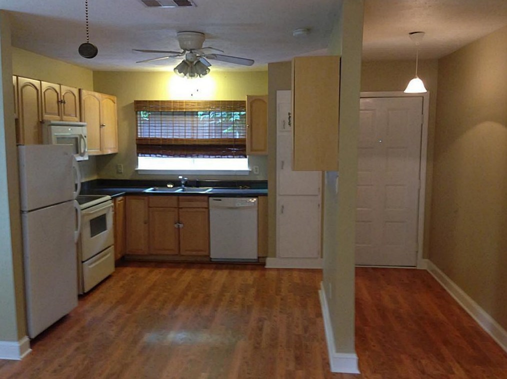 9 Raccoon Ln, Spring TX  77380-3348 exterior