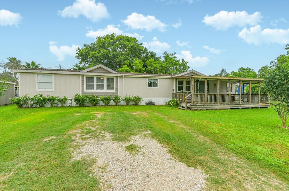 7630 Center St, Hitchcock, TX 77563-4729