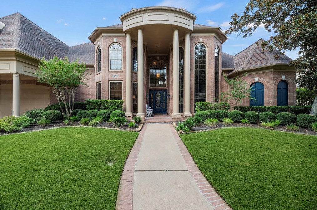 2718 Briar Cliff Ct, Sugar Land, TX 77479