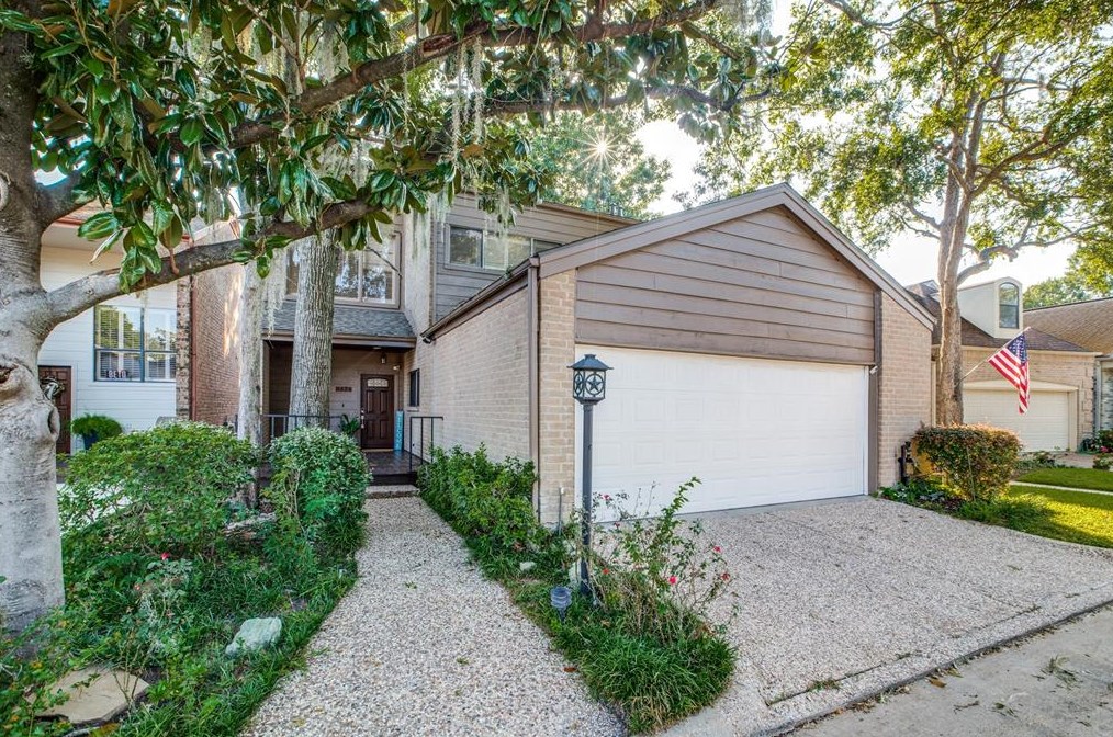 9574 Longmont Dr, Houston, TX 77063-1027